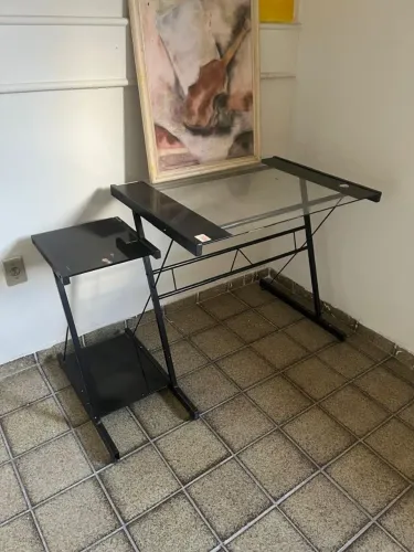 Escrivaninha de vidro