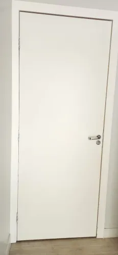 Porta de madeira com portal