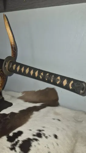 Espada Katana artesanal em aço carbono 5160