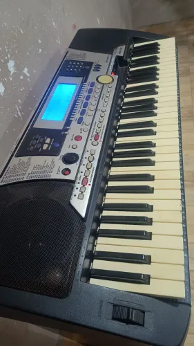 Teclado Yamaha psr 550 com USB.