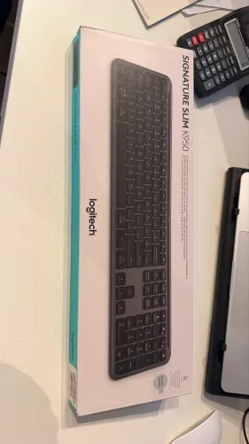 Teclado Logitech k950 Slim Signature - Novo com Ç