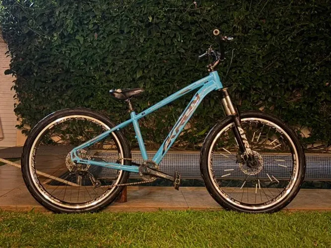 Bike Dirt Jump aro 26 Akron pneus VMAXX