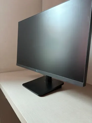 Monitor LG 24" IPS Full HD 100Hz HDMI - Impecável