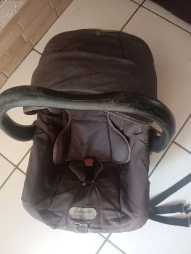 Vendo esta cadeirinha de bebê conforto