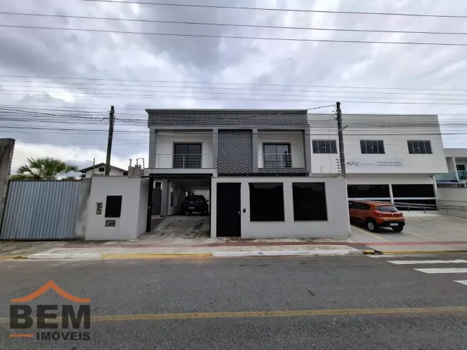 Casa com 4 dormitórios para alugar no bairro Santa Regina - Camboriú/SC