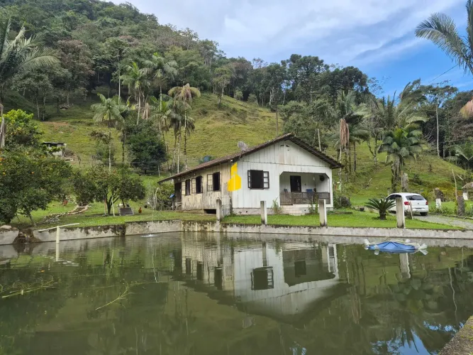 Sítio de porteira fechada em Rio dos Cedros-SC