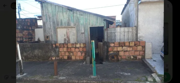 CASA NO CENTRO....LEIA