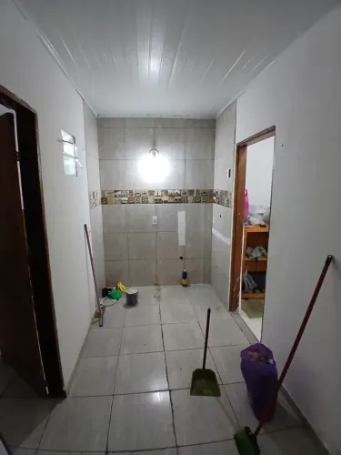 Casa térrea, 1 quarto suite cozinha americana 100 metros da praia