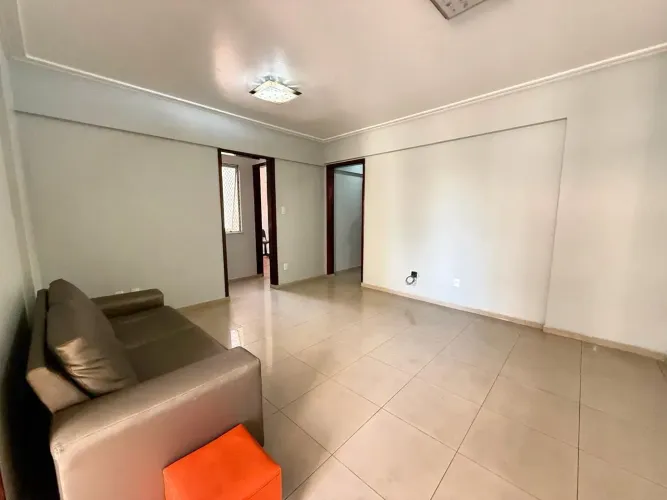 Apartamento mobiliado e reformado à venda no Ed. Umuarama