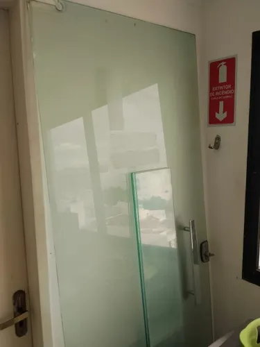 Porta de vidro 2,00x 80,00