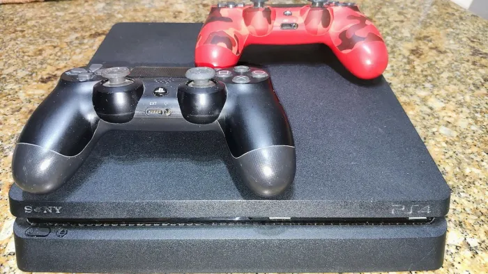 PS4 Slim 1T Semi Novo