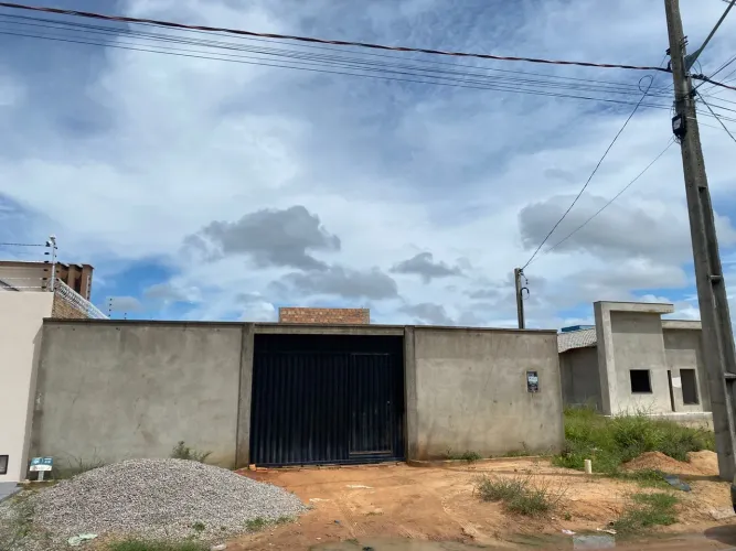 Vende-se está casa.