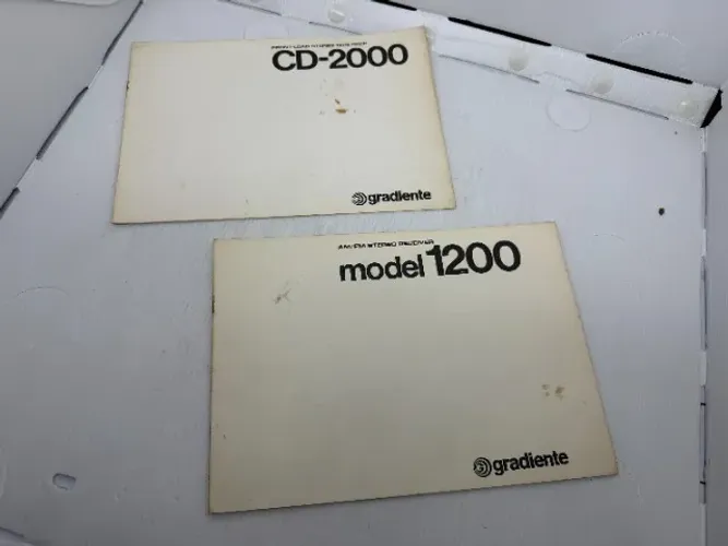 02 Manuais Gradiente Cassete Deck CD-2000 e Receiver 1000