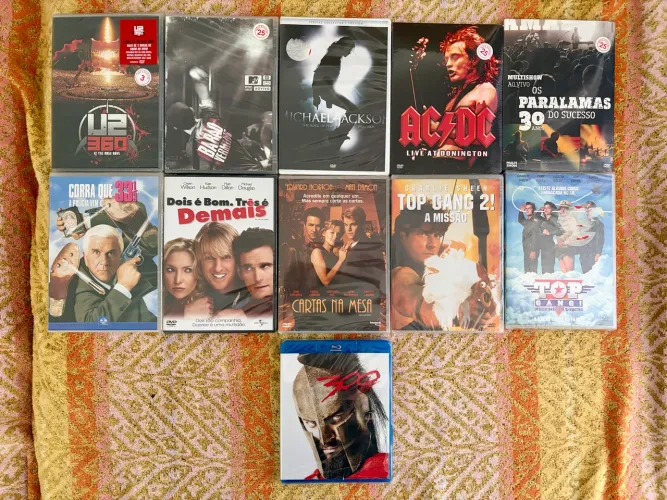 Coleção de DVDs lacrados na embalagem