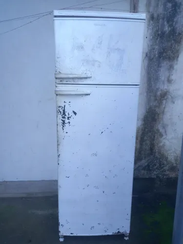 Geladeira no precinho