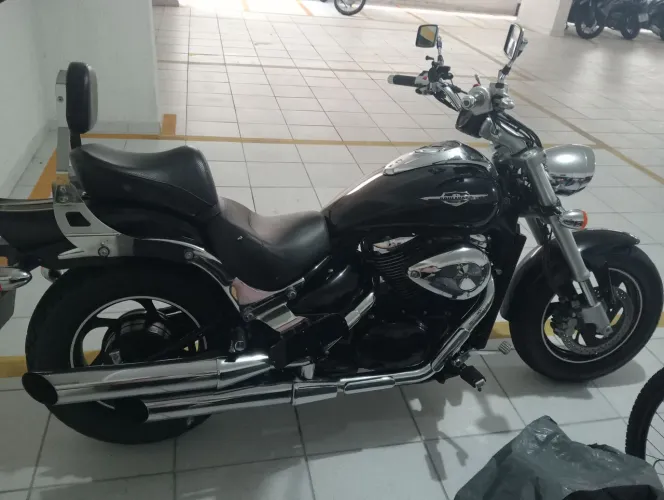 Suzuki Boulevard 800 Revisada com Baú e Acessórios