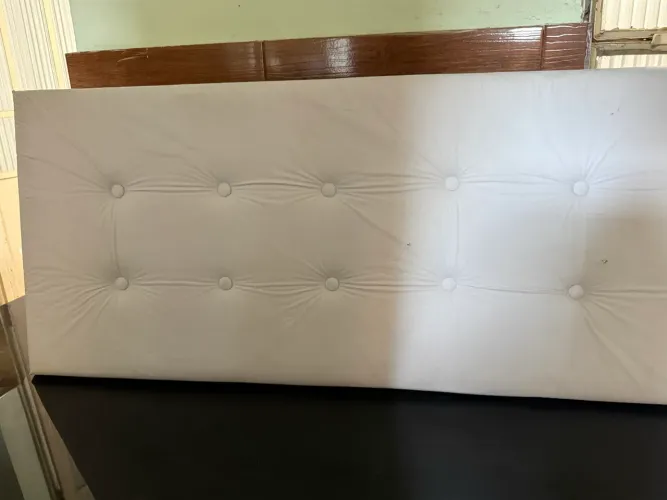 Cama de Solteiro com Cabeceira Estofada