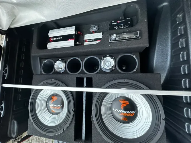 Som automotivo completo JBL Tornado/Taramps