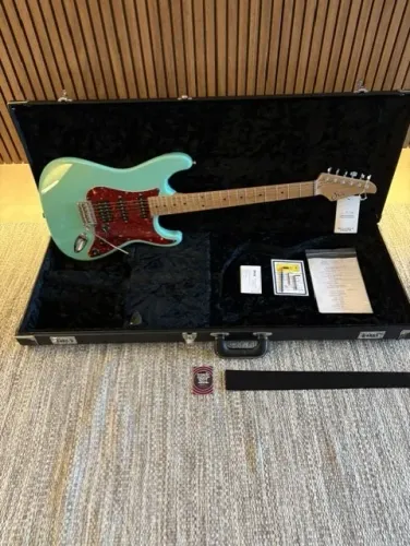 suhr limited edition hss paulownia birds eye AAA com case e tags