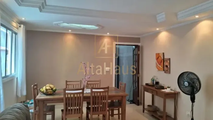 Casa para locação em São Paulo na Vila Carmosina: 1 quarto, 2 salas, 2 banheiros, 2 vagas