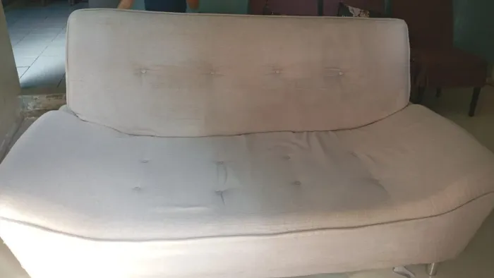 VENDO!! SOFA DE LINHO E CADEIRAS COM CAPA!!