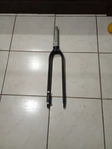 Vendo garfo rígido de alumínio aro  29