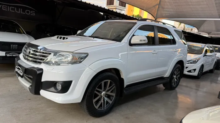 Toyota Hilux SW4 SRV D4-d 4X4 3.0 TDI Dies. AUT 2013