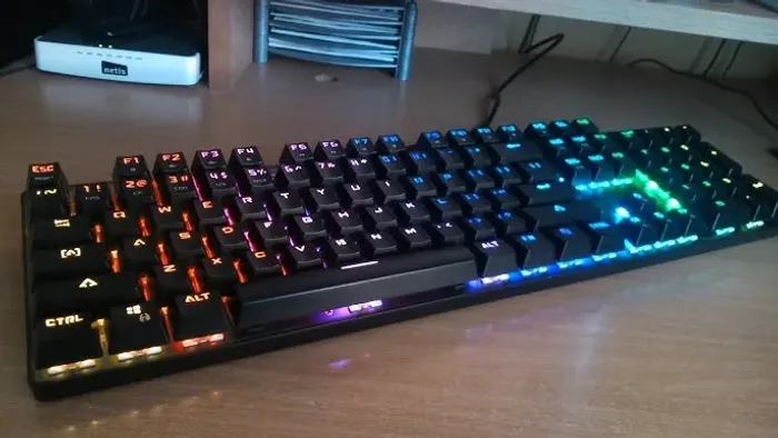 Teclado Mecânico Motospeed CK104 e Mouse Gamer Motospeed V30