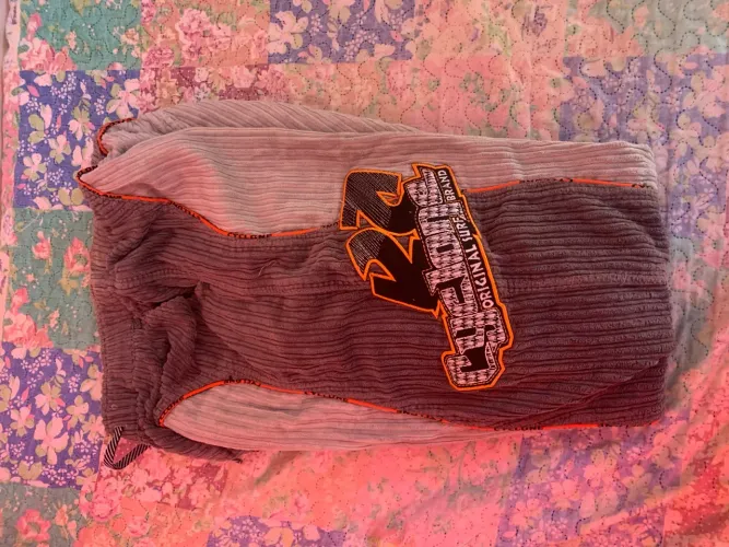 Vendo calça veludo da Cyclone original preço 200 reais 