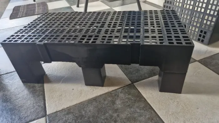 Palete de Plástico SUPER REFORÇADO com pés - ESTADO DE NOVO