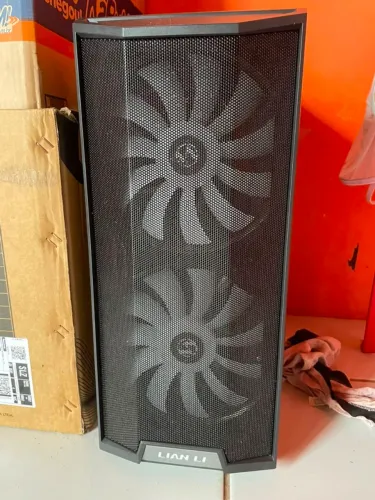 Gabinete Lian Li lancool 215
