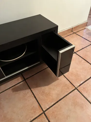 Lindo rack TOKSTOK para TV preto com rodas, seminovo, excelente estado L1,34x A52xP37