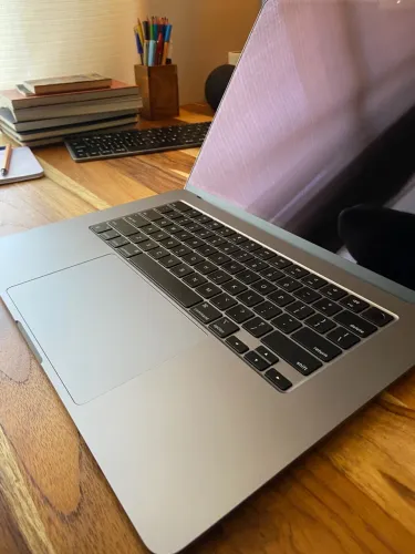 MacBook Air M3 (15pol) Muito Novo!
