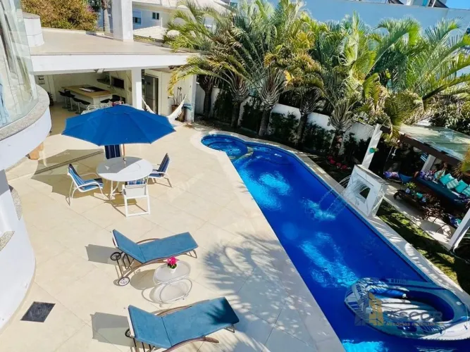 Casa de Alto Padrão para Locação em Jurerê Internacional | 800 m² | 6 Suítes | Piscina