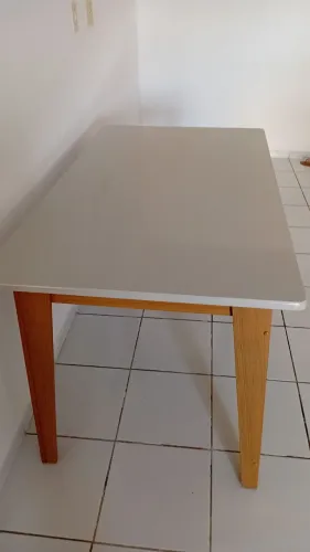 Mesa sem cadeiras
