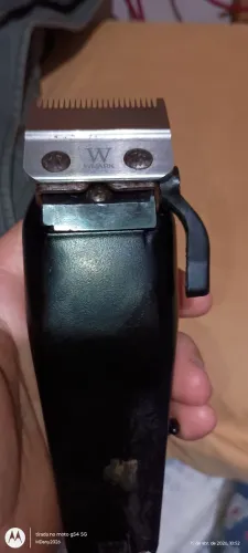 Máquina de cortar cabelo funcionando perfeitamente