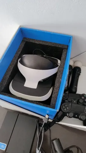 ?PlayStation 4 pro 1TB+2 Controles+Vários jogos+PlayStation VR?