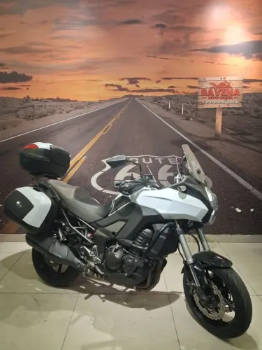 Vendo kawazaki versys 1000 em excelente estado de conservação. 