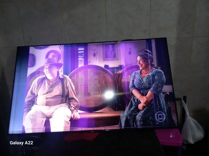 Vende-se TV 55 polegadas, com defeito.