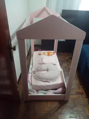 Cama e colchao para criança