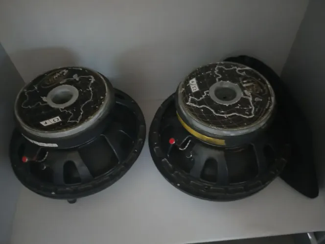 Vendo caixa de som do G4 completo vendo 6 bateria 100 amperes e 4 falante wths *