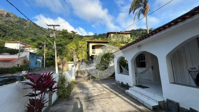 Casa com 6 ´Quartos à Venda, 250 m² por R$ 1.900.000 - São Francisco - Niterói/RJ