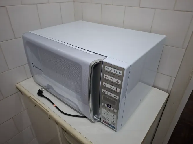 Microondas Electrolux 34L 1400W