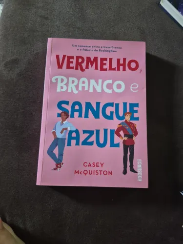 Livro - vermelho, branco e sangue azul - ótimo estado
