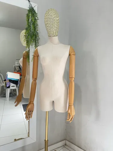 MANEQUIM FEMININO LUXO ? ARTICULADO E DOURADO!