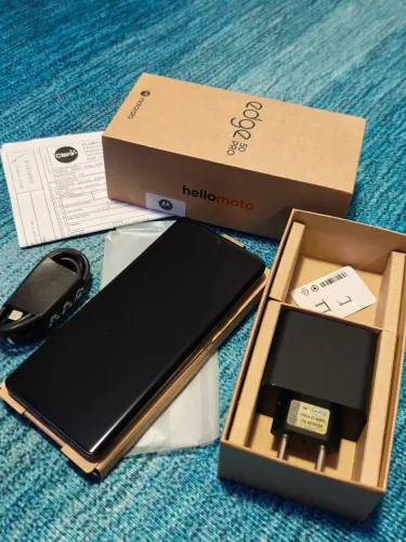 Smartphone Motorola Edge 50 Pro 256GB 12GB+12GB RAM 30X Zoom combinado Preto + 27 Capas