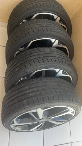 Vendo roda 17 tala 6 com pneus novos 195/40
