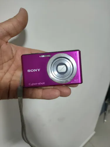 Camera digital Sony Cyber-shot DSC-W320 de 14.1 megapixels