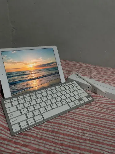 IPAD 9 GERAÇÃO 128GB + PENCIL + TECLADO.