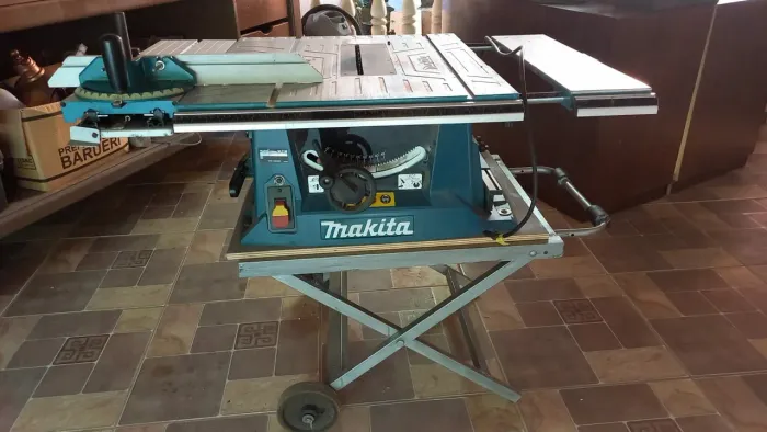 Esquadrejadeira makita 110v